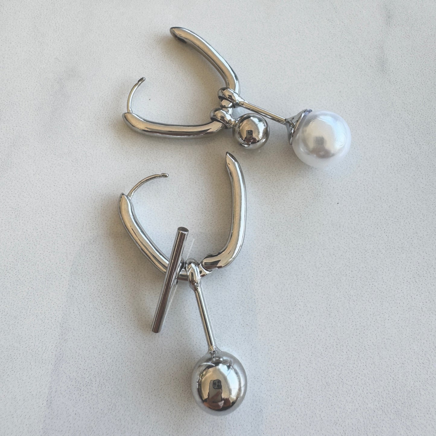 U - Asymmetry Perl Pierce U字アシンメトリーパールピアス