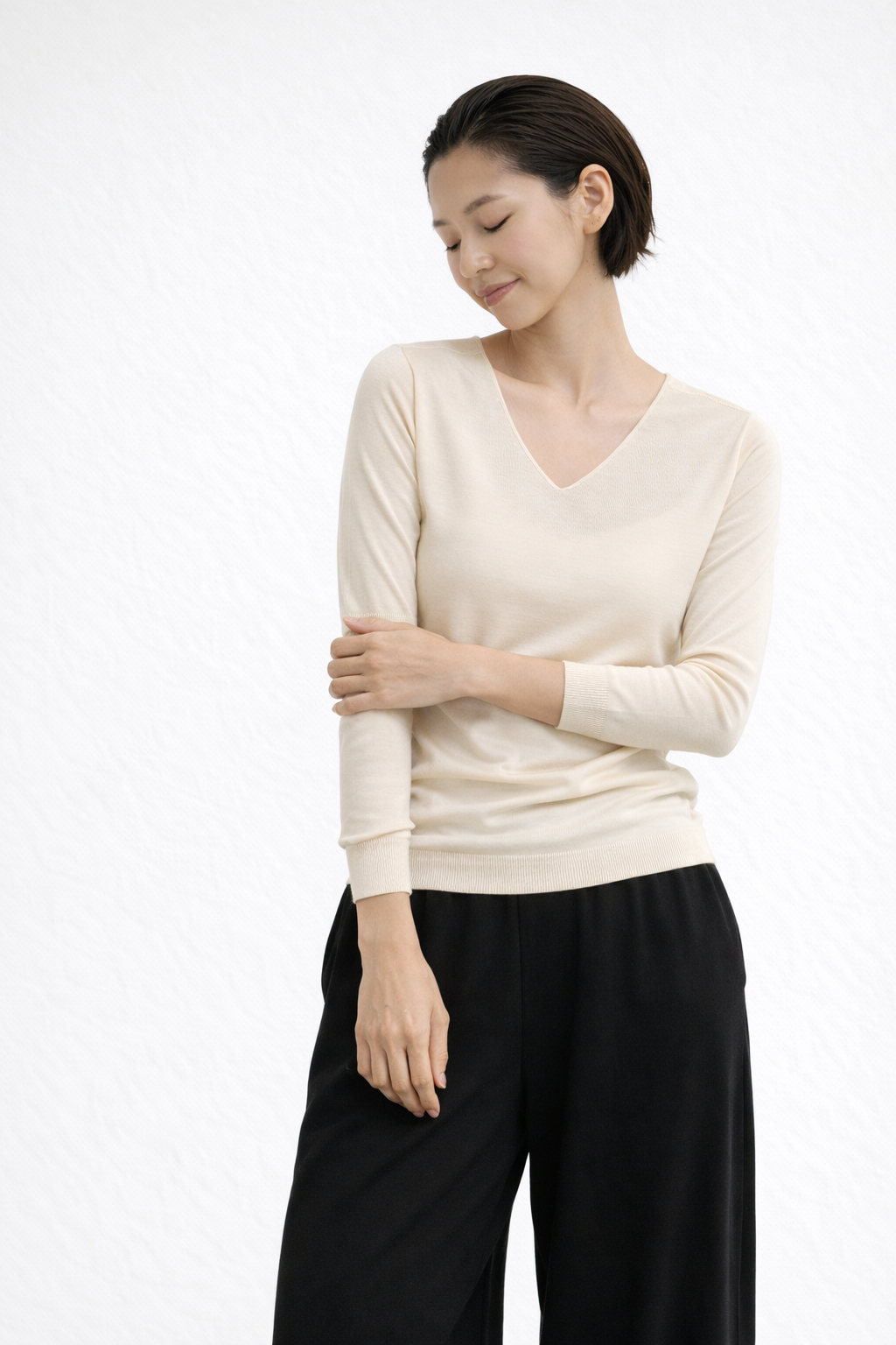 ウォッシャブルシルク 七分袖カットソー（Vネック）