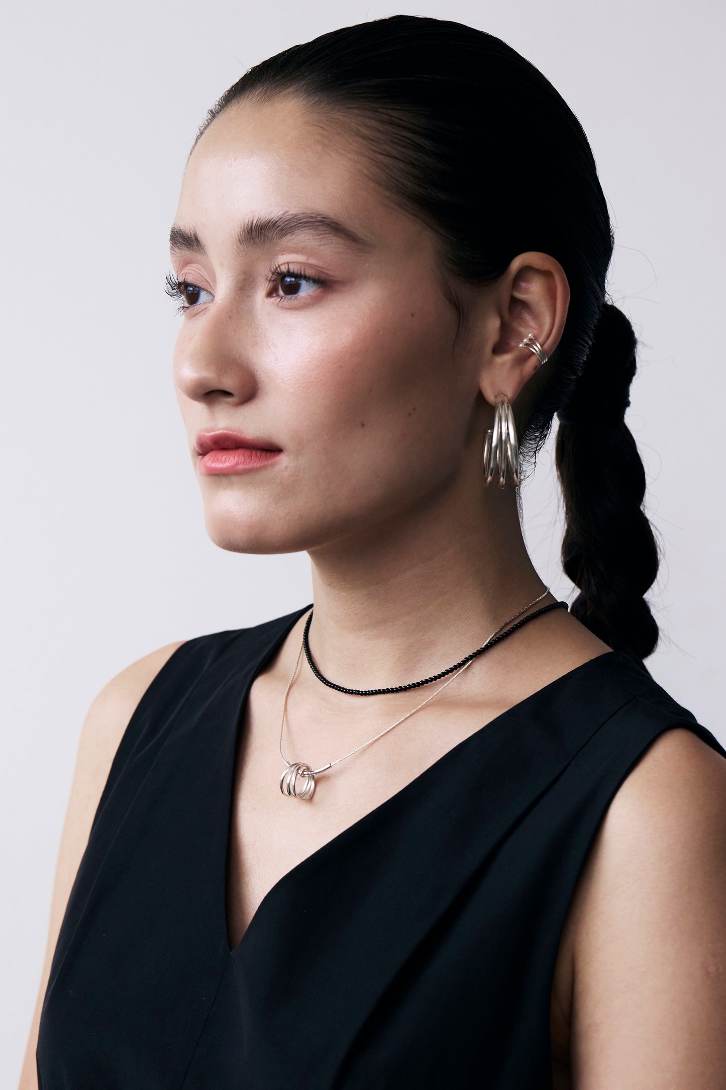 sumuk  line pearl earcuff