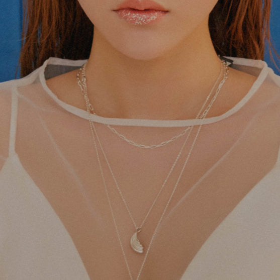 Mulbineul pendant necklace