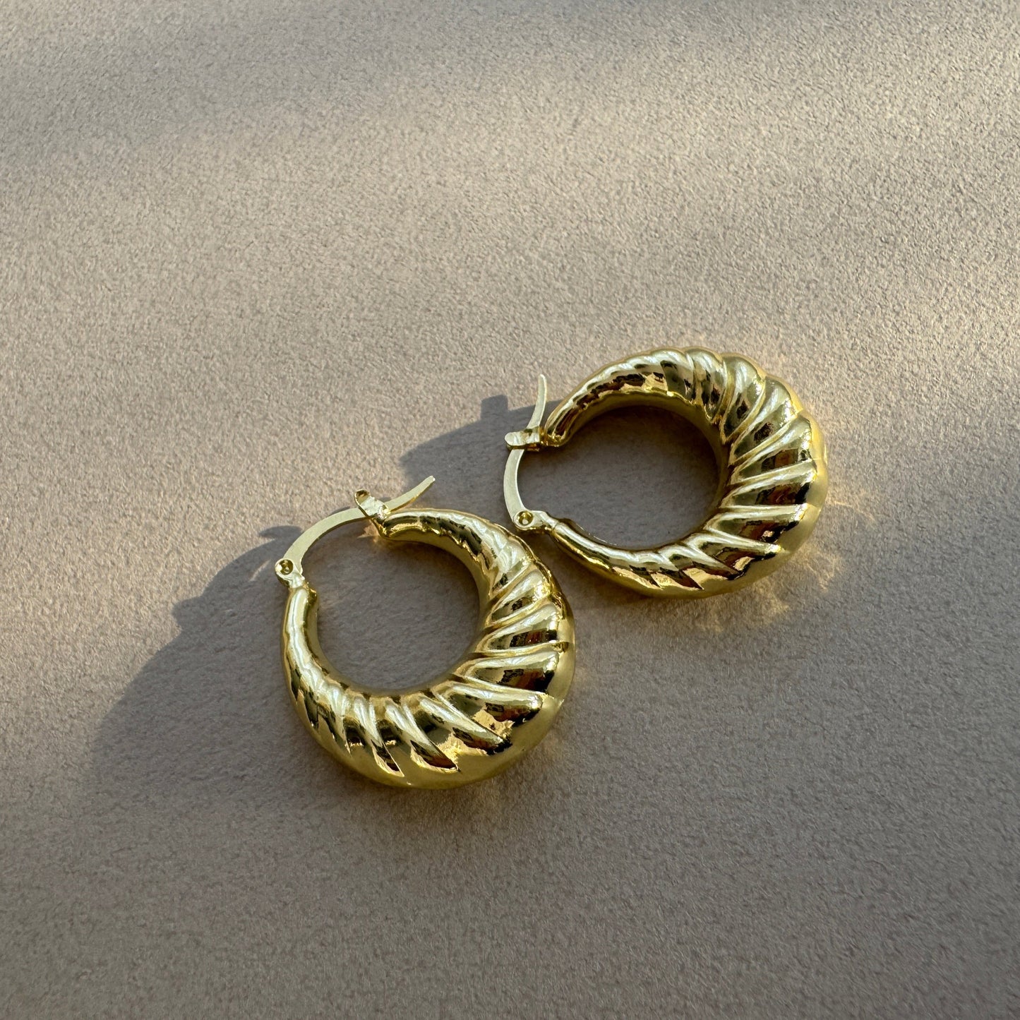 Twisted Hoop Pierce　ツイステッドフープピアス