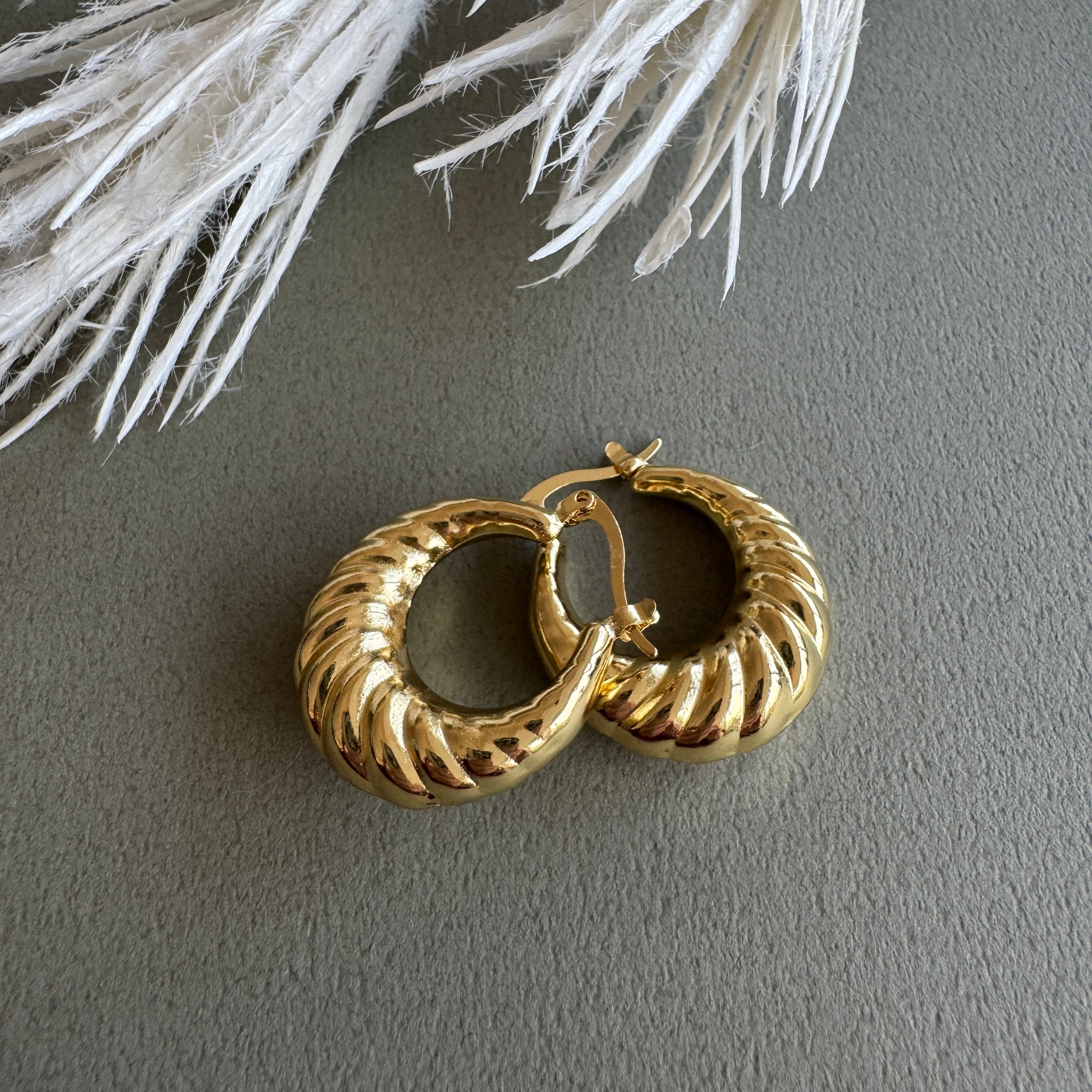 Twisted Hoop Pierce｜ゴールドフープピアス｜ツイストデザイン