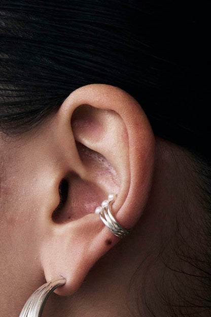 sumuk  line pearl earcuff